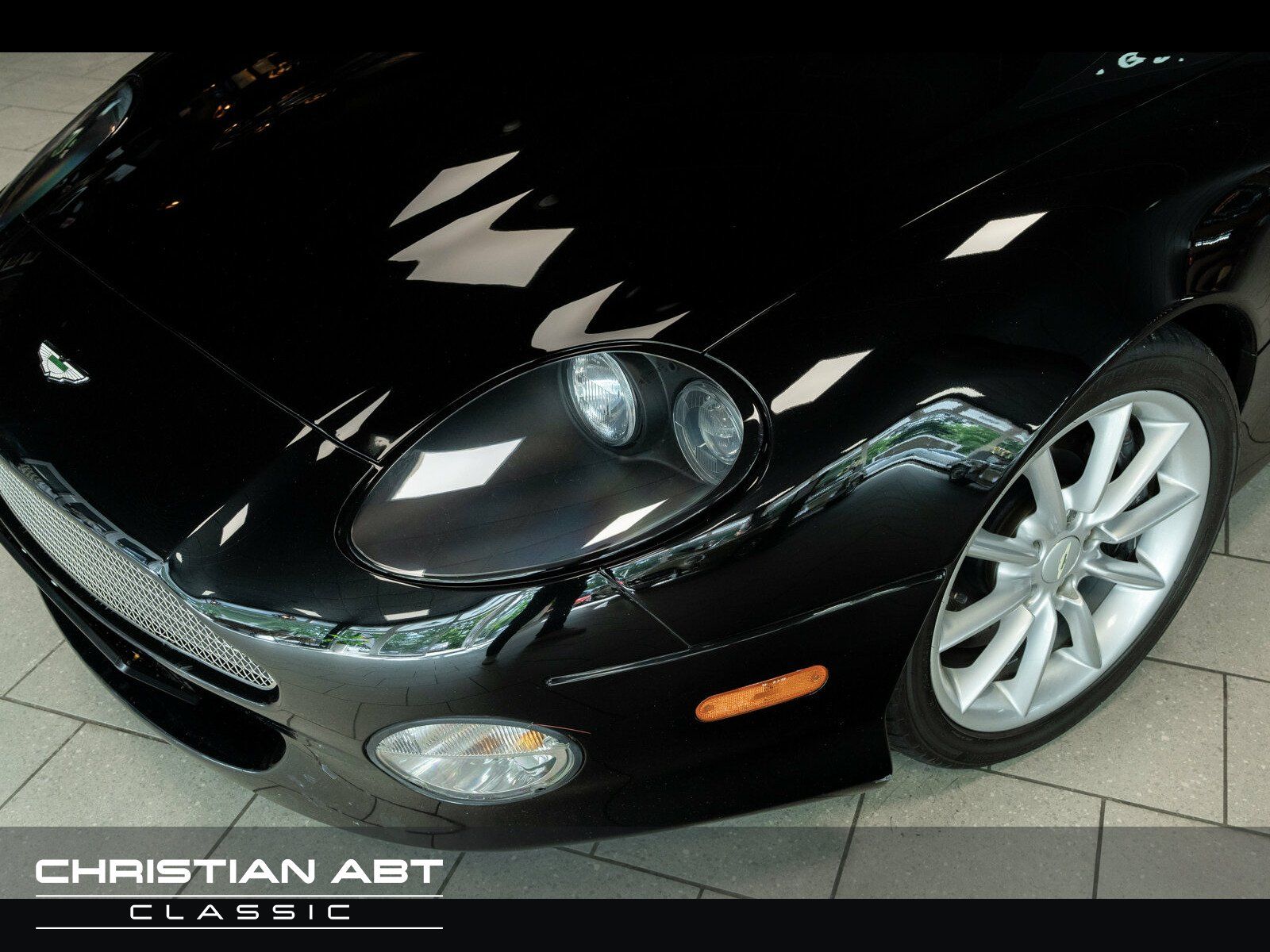 Fahrzeugabbildung Aston Martin Vantage V12