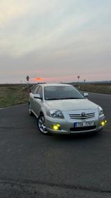 Toyota Avensis 1.8-l-VVT-i - - gebrauchte Toyota Avensis aus dem Jahr 2006