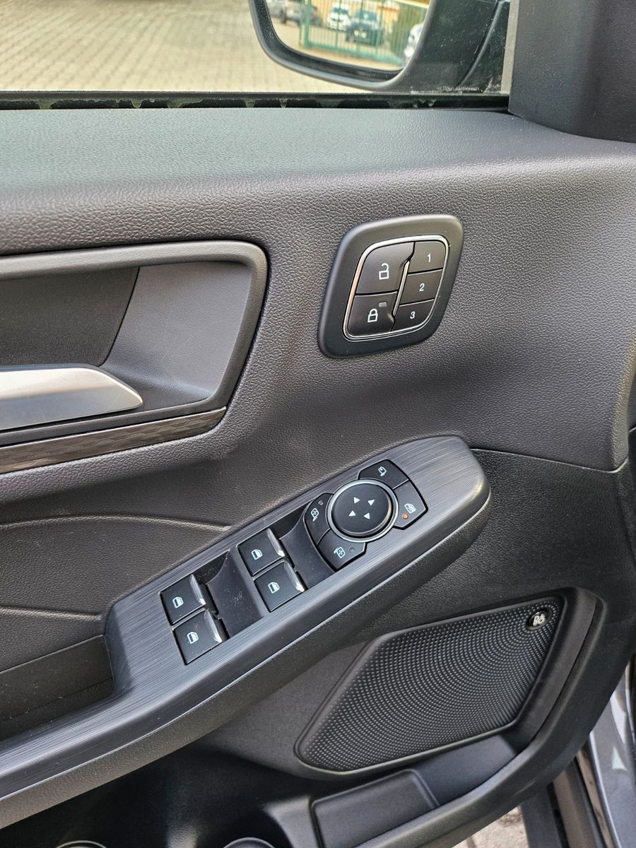 Fahrzeugabbildung Ford Kuga Plug-In Hybrid Sound Edition