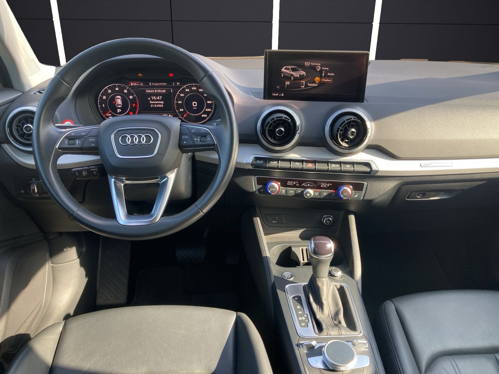 Fahrzeugabbildung Audi Q2 35 TFSI S line LED AVC Navi ACC RFK SH