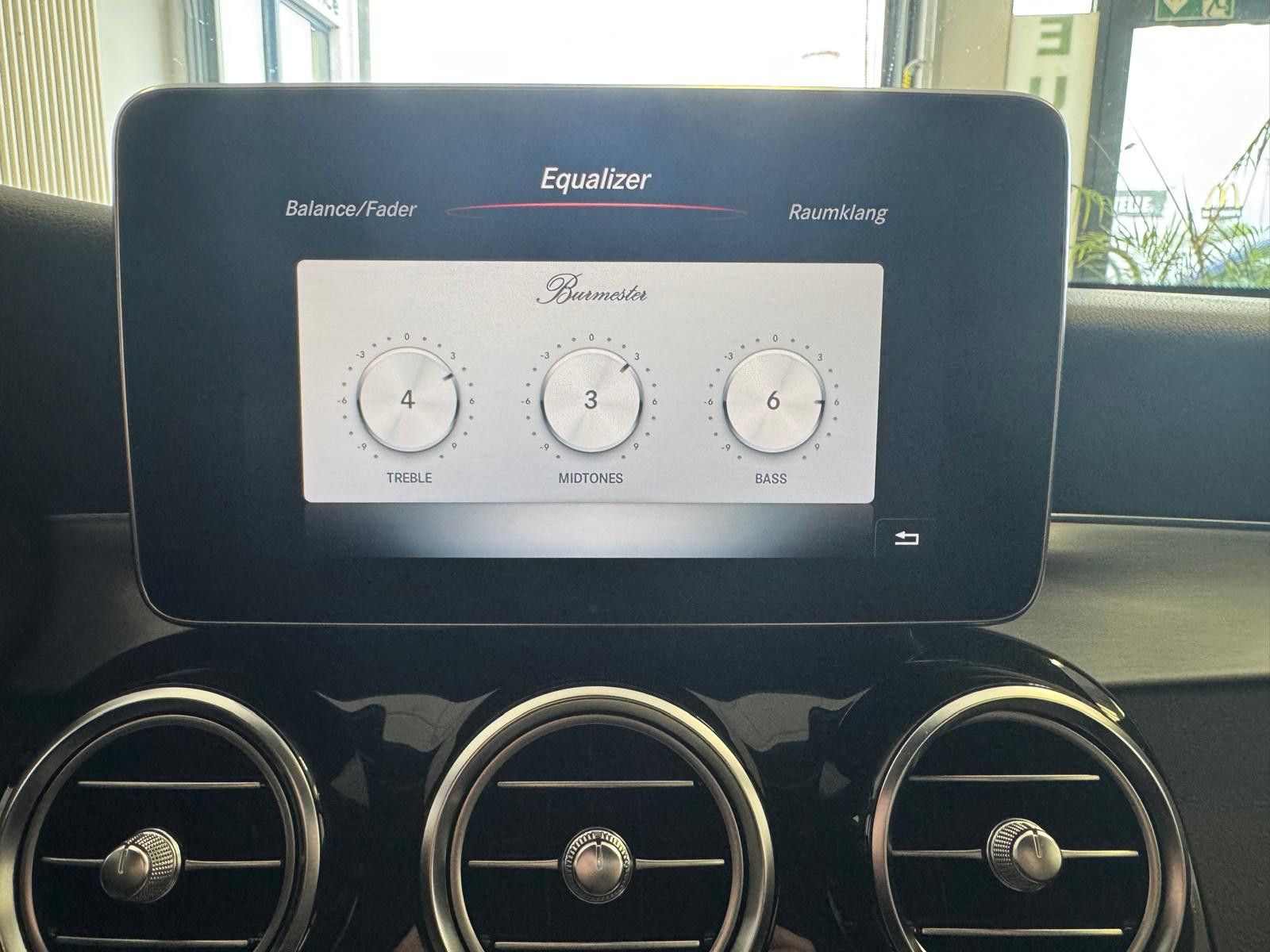 Fahrzeugabbildung Mercedes-Benz C 300 T-Modell/AMG LINE/PANORAMA/NAVI/BURMESTER