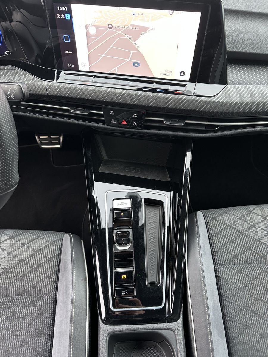 Fahrzeugabbildung Volkswagen Golf Variant 2.0 TDI DSG R-Line NAV+LED+AHK+KAM