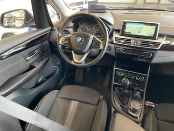 BMW 220i Tourer Sport Line *HUD*TÜV NEU*1.HAND*