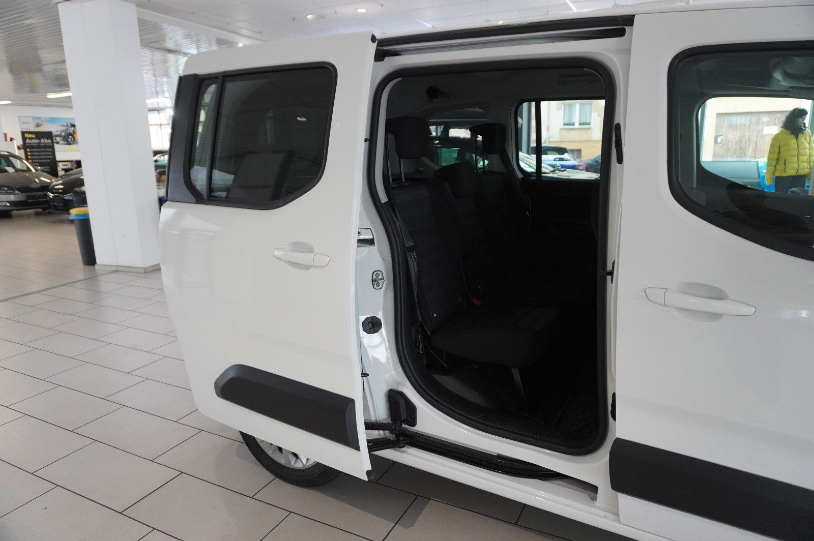 Fahrzeugabbildung Opel Combo Life 1.5D ELEGANCE NAVI/LED/KAMERA/SH/AHK