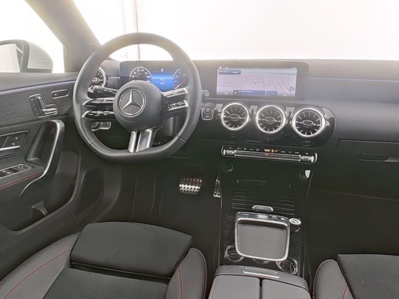 Fahrzeugabbildung Mercedes-Benz A 200 AMG*Pano*HUD*360°*MultiBeam*Memory*Totwin*