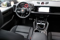 PORSCHE Cayenne Coupe GTS /PDCC/ STANDHZG./ BURMESTER HE PORSCHE Cayenne Coupe GTS /PDCC/ STANDHZG./ BURMESTER HE