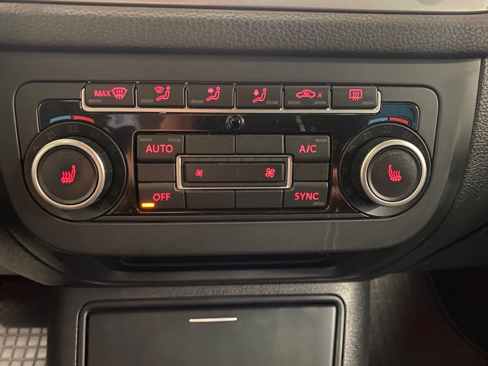 Fahrzeugabbildung Volkswagen Tiguan 2.0 TSI DSG 4MOTION LIFE+1.HAND+Bi-XENON+