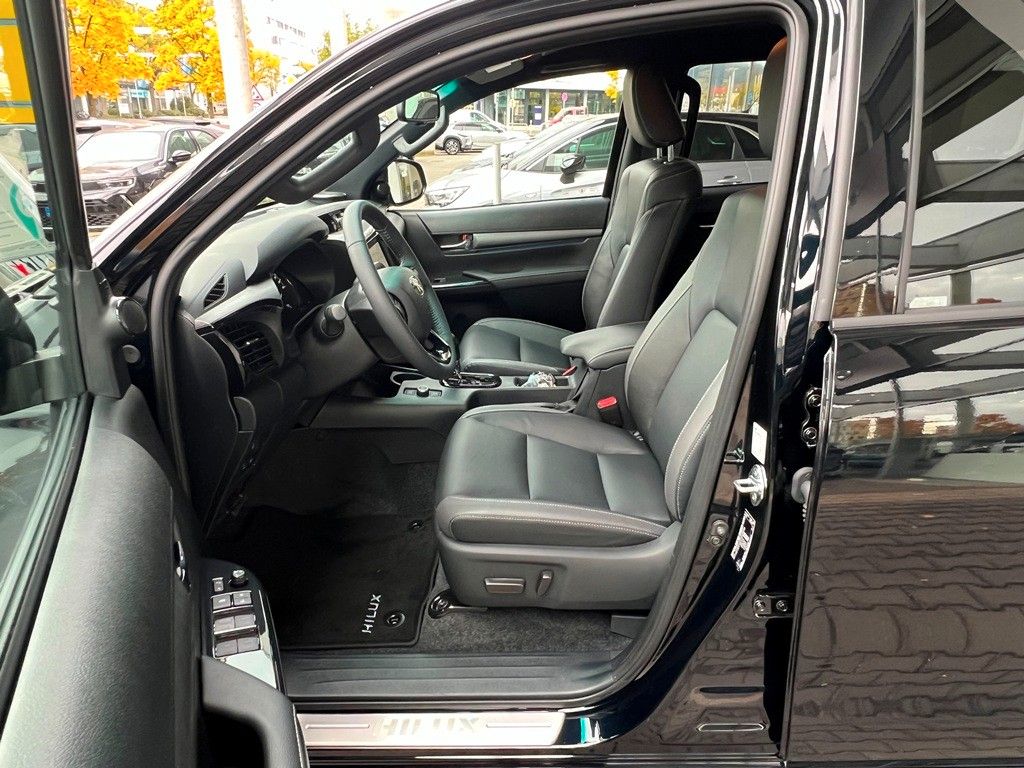 Fahrzeugabbildung Toyota Hilux Double Cab 2.8 D Invincible 4x4 NAVI 360°