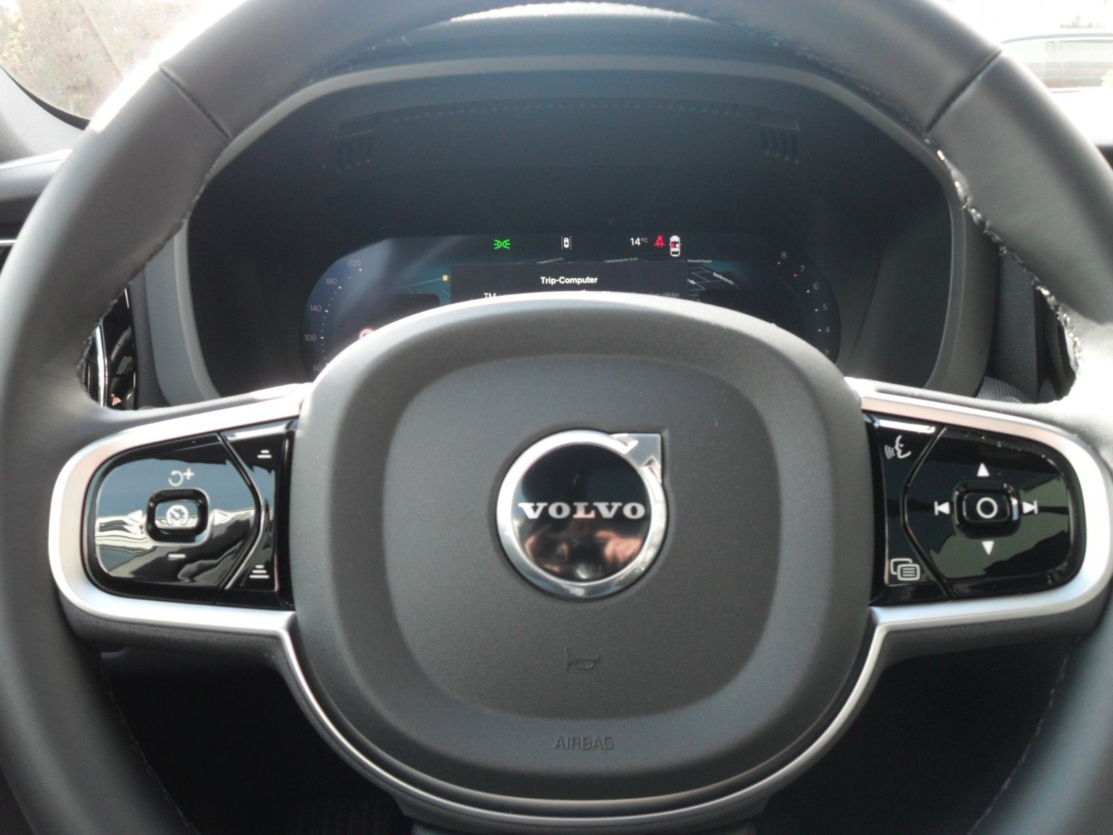 Fahrzeugabbildung Volvo XC 60 B5 Plus Black Edition AWD | Headup