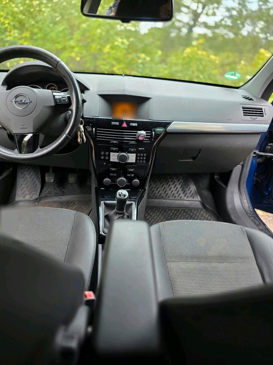 Opel Astra 2009 — photo 7