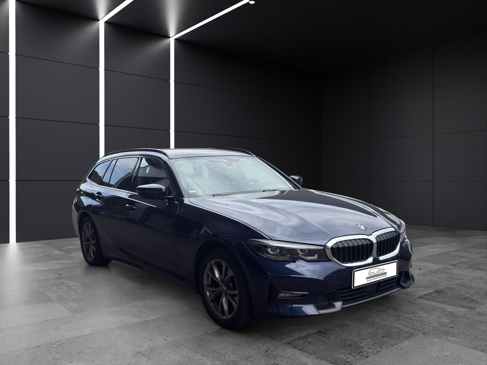Fahrzeugabbildung BMW 320 d xDrive Touring *Ambiente*Sport Line* AHK*