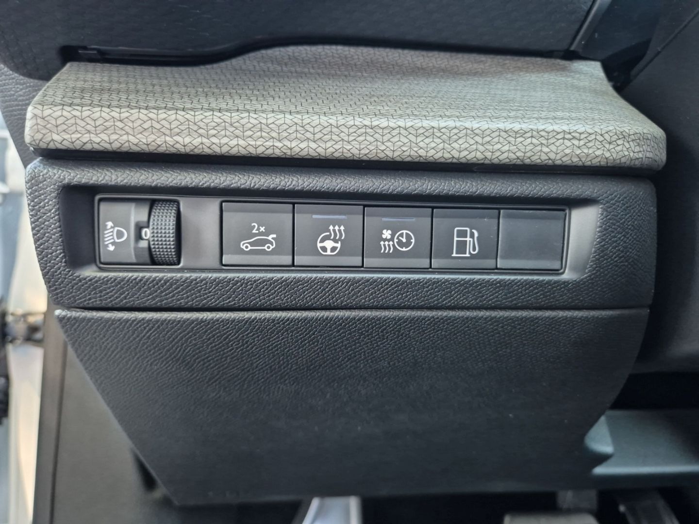 Fahrzeugabbildung Citroën C5X 1.6 Plug-In Shine Pack Hybrid 225 e-EAT8