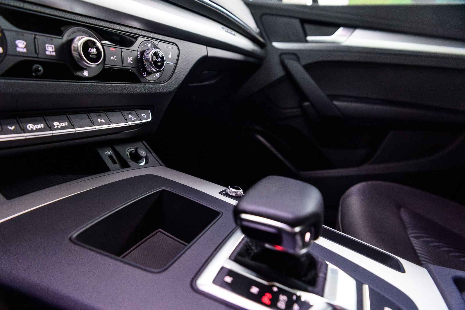 Fahrzeugabbildung Audi Q5 40 TDI quattro S line VIRT/RFK/AHK/SZH
