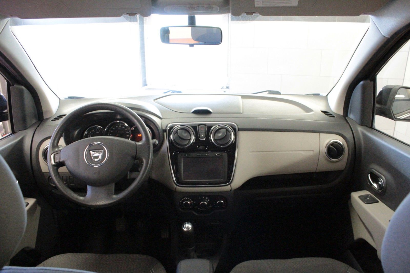 Fahrzeugabbildung Dacia Lodgy TCE 115  Lauréate *Navigation