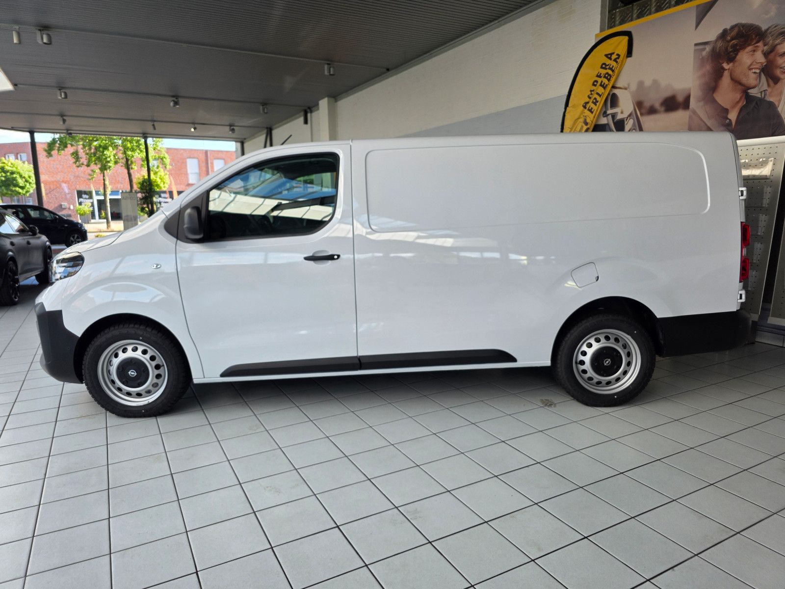 Opel Vivaro Kastenwagen XL 2.2D 110KW AUT0MATIK imagem 3