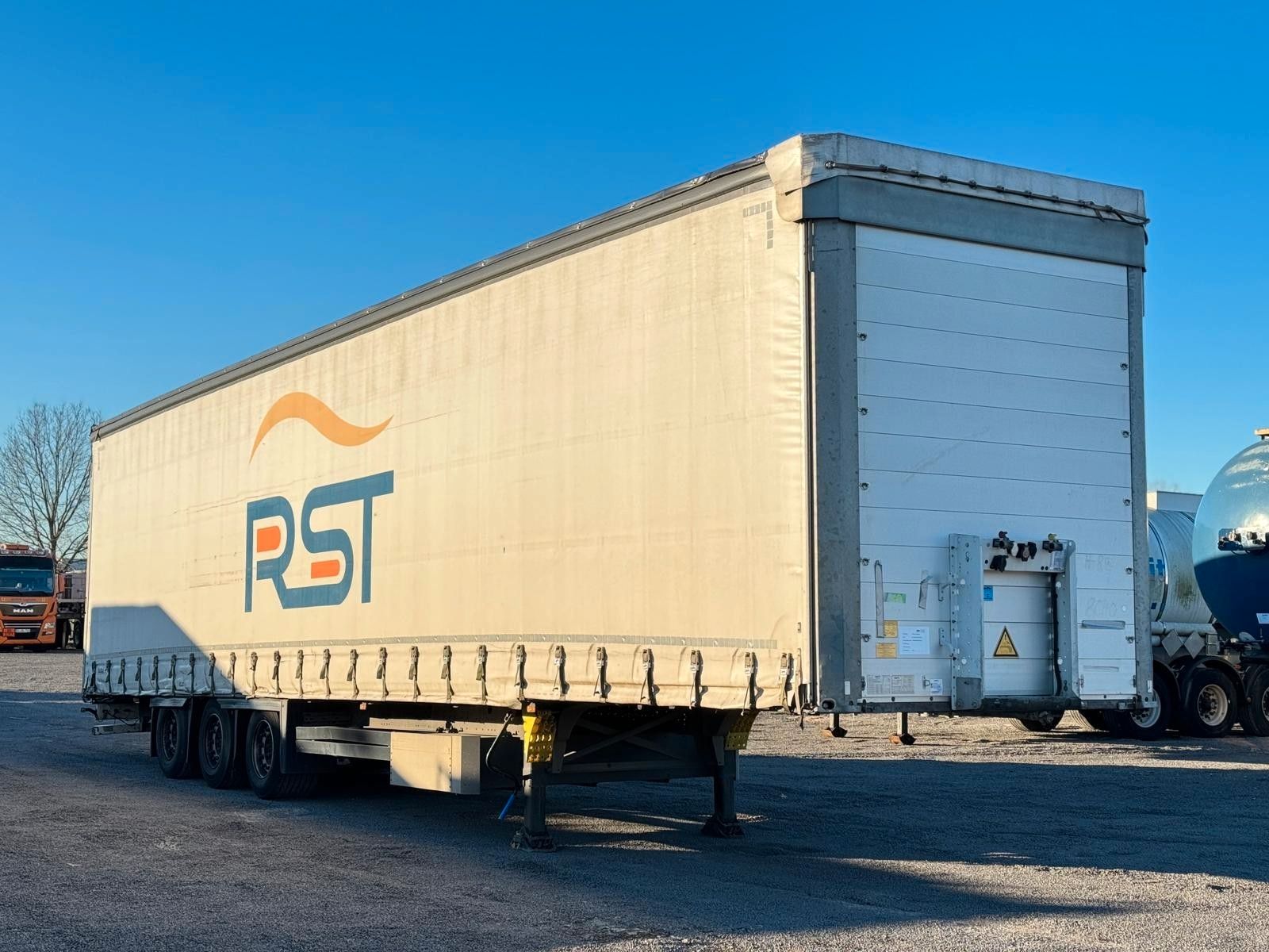 Fahrzeugabbildung Schmitz Cargobull SCS 24/L Plane&Spriegel Mega Edscha