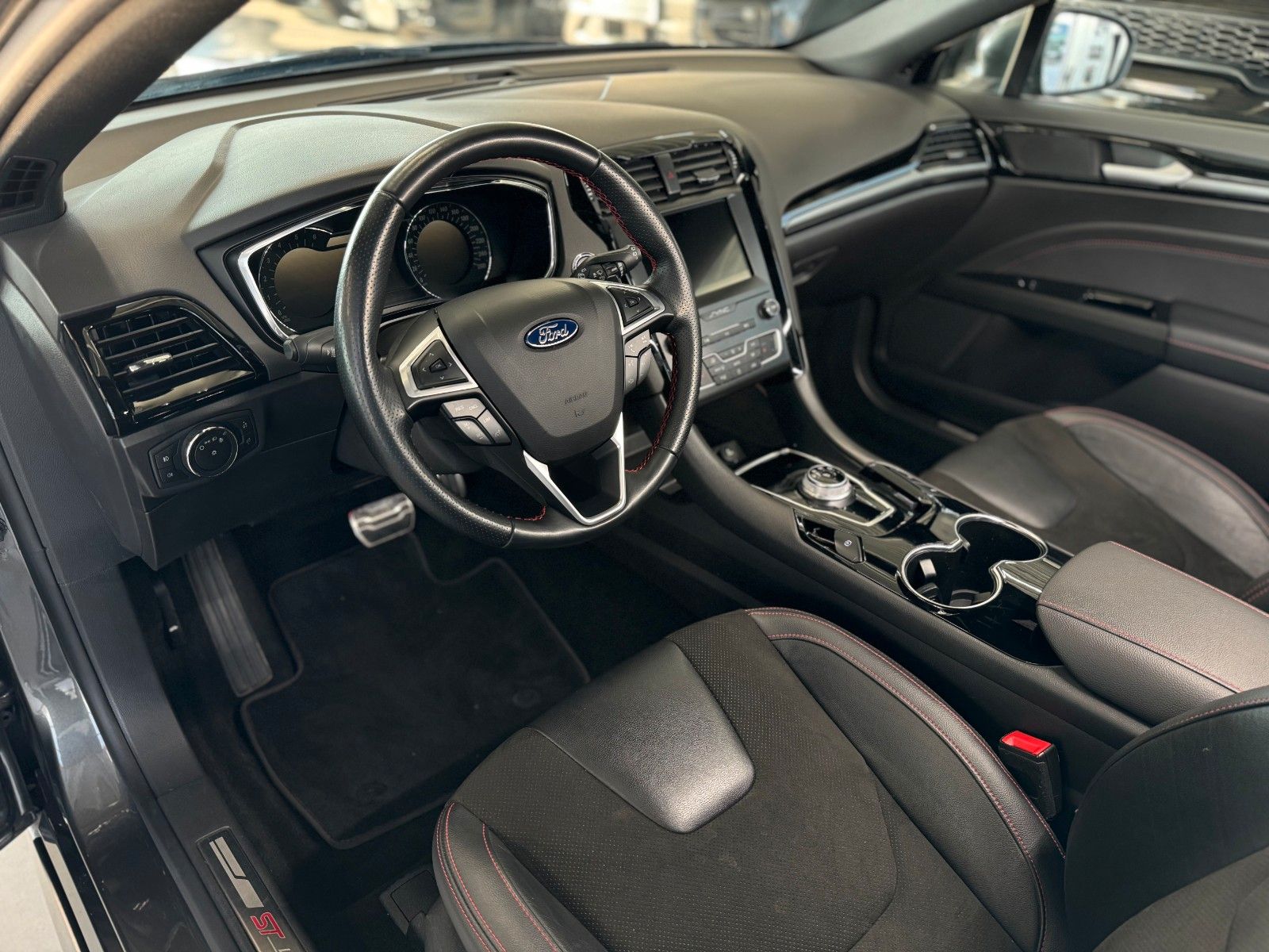 Fahrzeugabbildung Ford Mondeo Turnier 2.0 TDCI Automatik ST-Line "AHK"