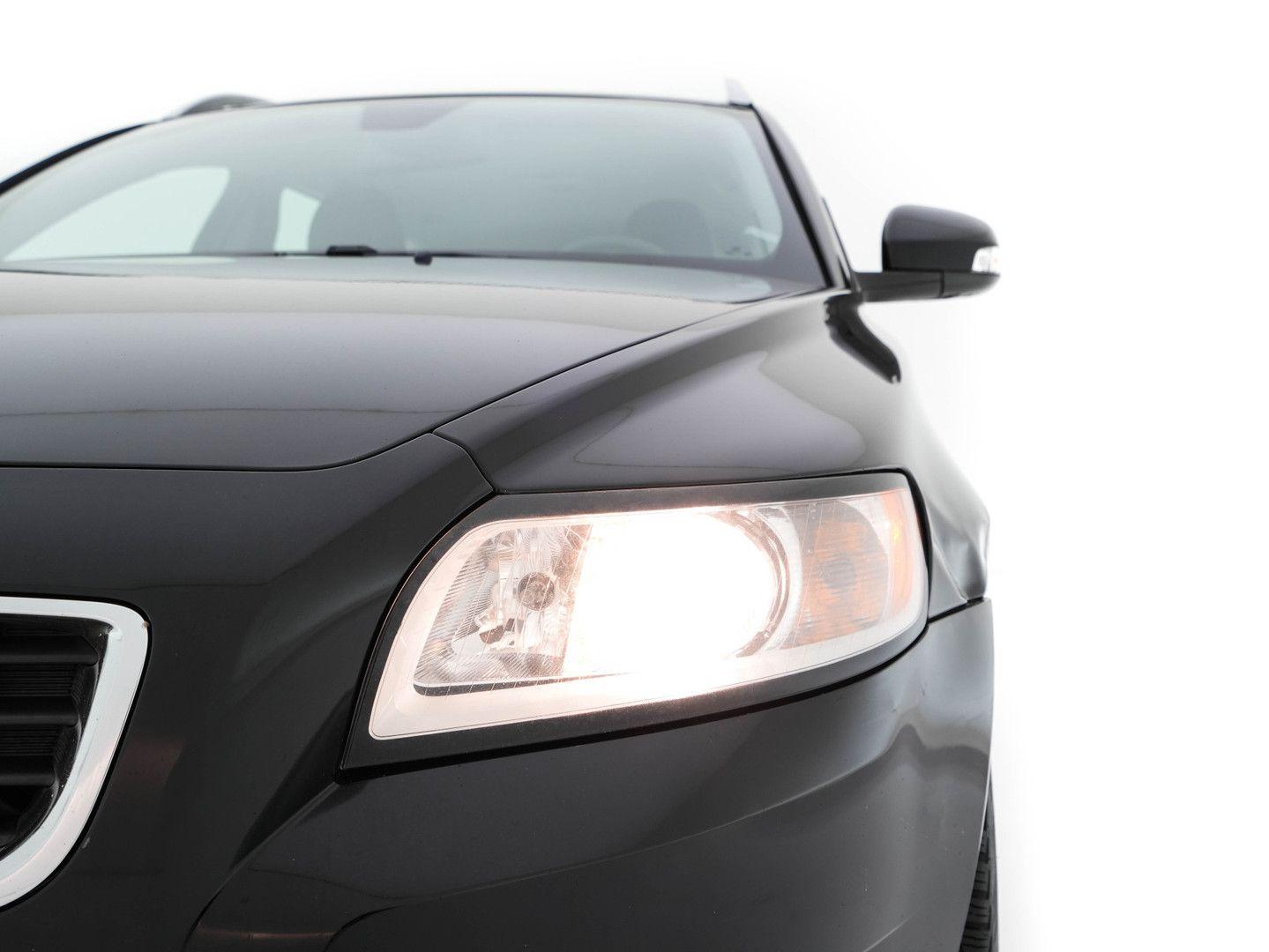 Volvo V50 2011 — photo 21