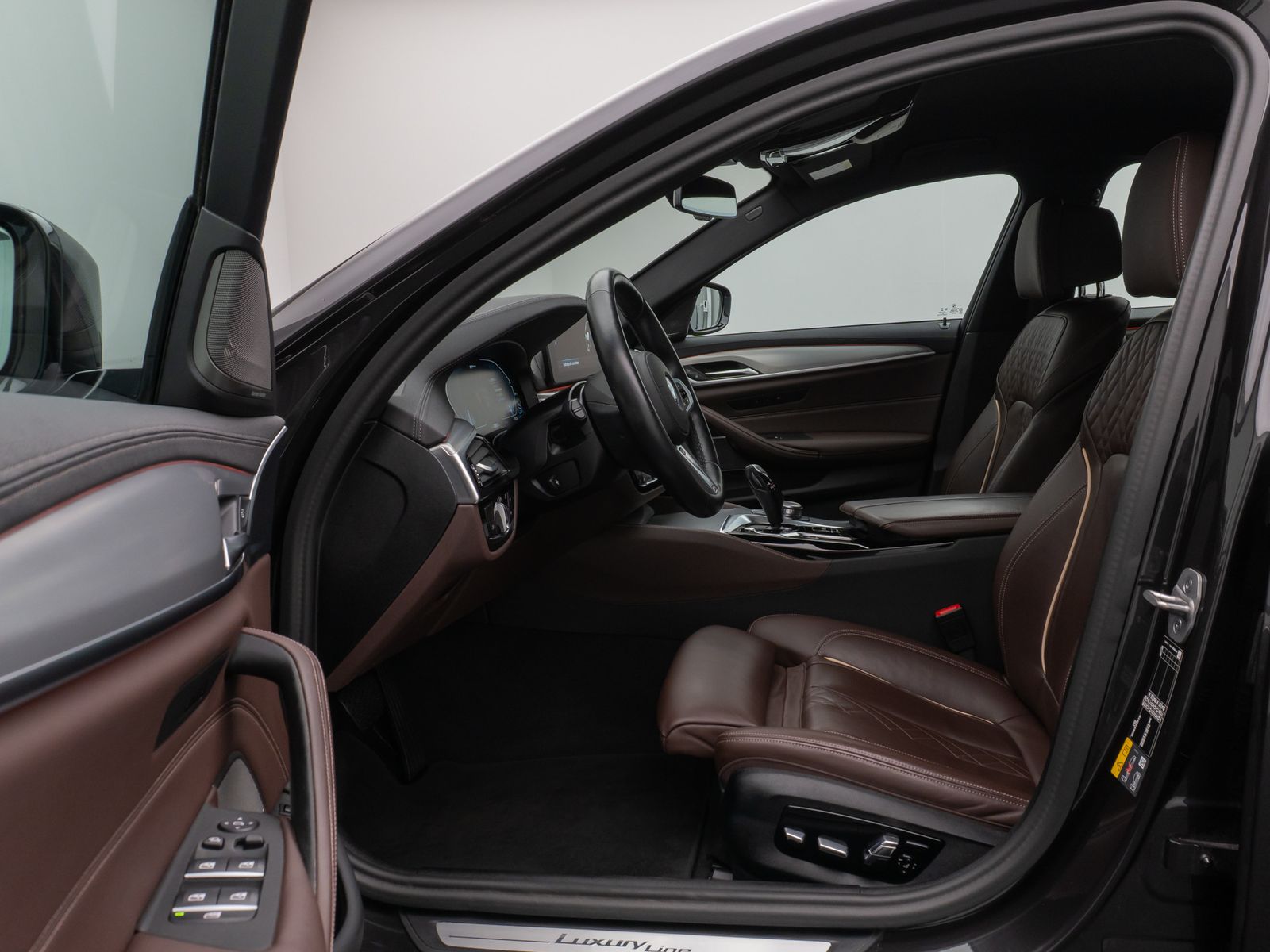 Fahrzeugabbildung BMW 530e LuxuryLine Kamera Laser HUD DAB H/K Komfort