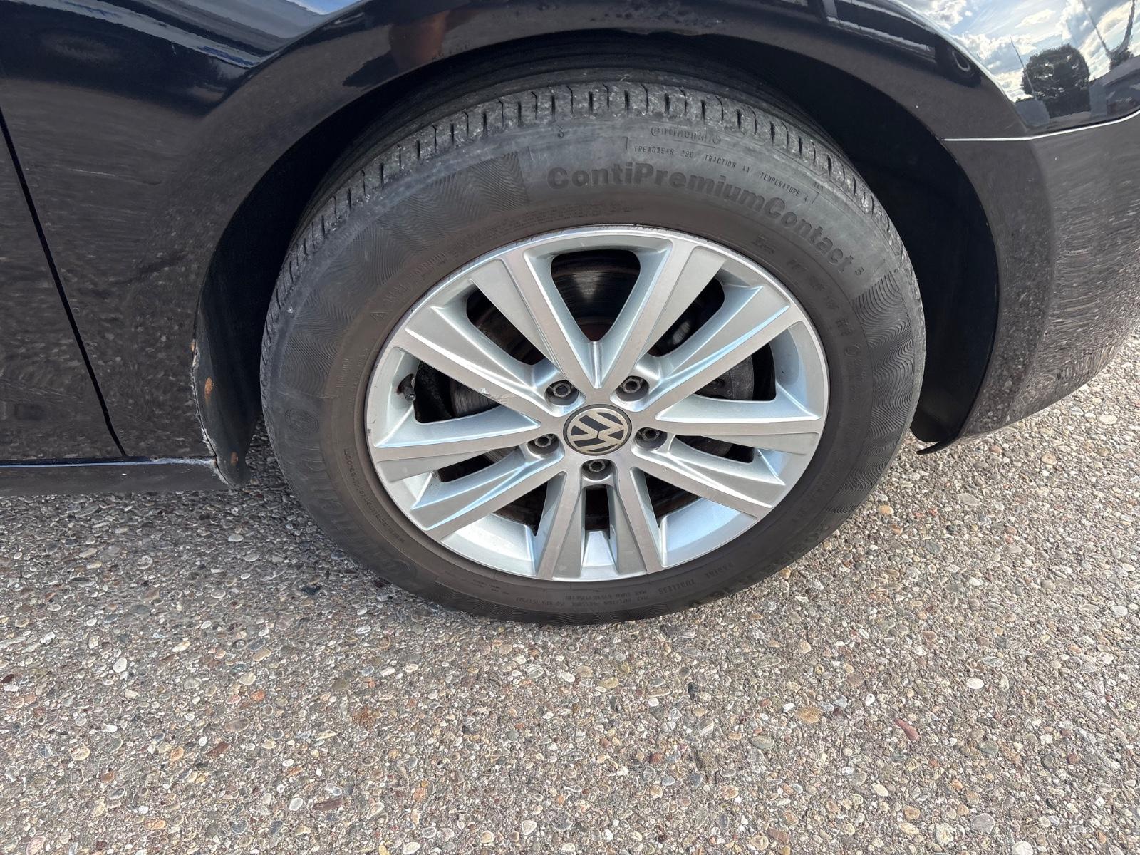 Volkswagen Golf 2011 — photo 17
