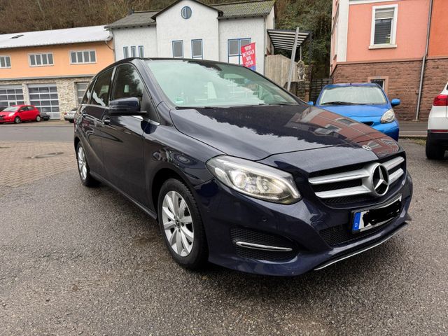 Mercedes-Benz B 200 *Panorama*Navi*LED*