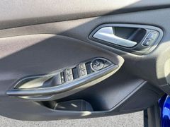 FORD Focus Lim. Titanium KLIMA,NAVI,PDC,TEMPOMAT,ESP