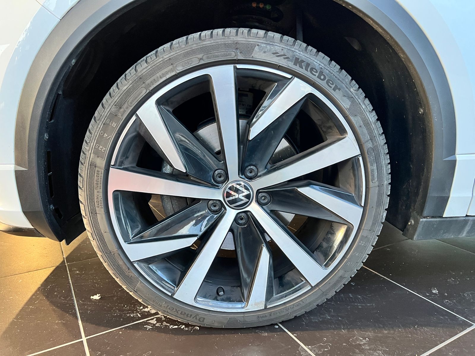 Fahrzeugabbildung Volkswagen T-Roc Cabrio R-Line Black AHK BEATS NAVI SHZ