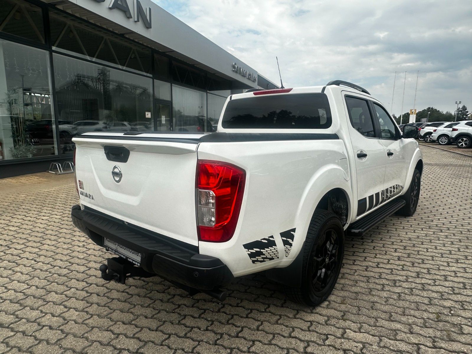 Fahrzeugabbildung Nissan Navara NP300  N-Guard Double Cab 4x4