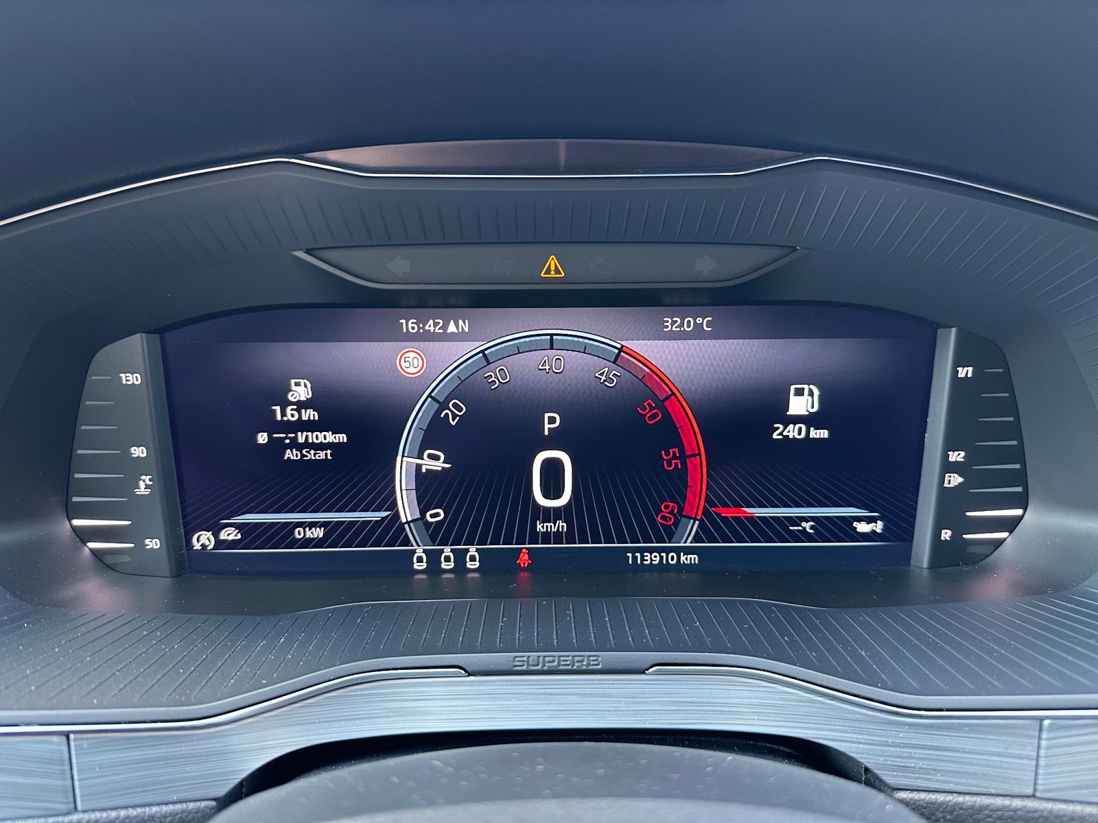 Fahrzeugabbildung SKODA Superb Combi Ambition NAV+LED+ACC+PANORAMA+17ZO