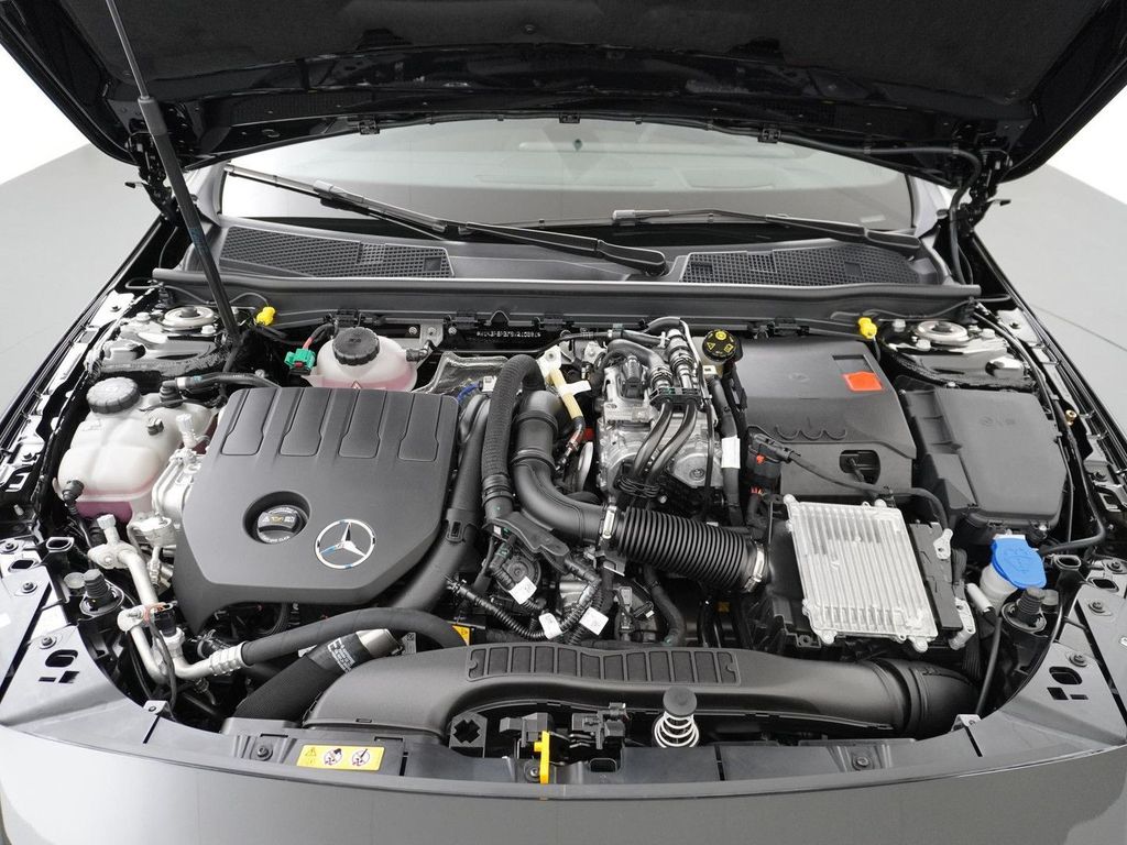 Mercedes-Benz A 250 e Star Edition AMG Line Plus | Panorama -