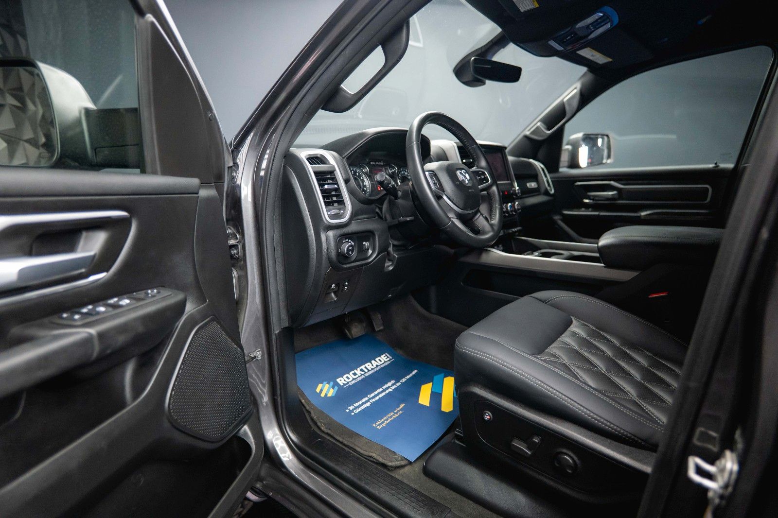 Fahrzeugabbildung Dodge RAM 5.7 V8 HEMI 4x4 OFFROAD Night-Paket *LED*19%