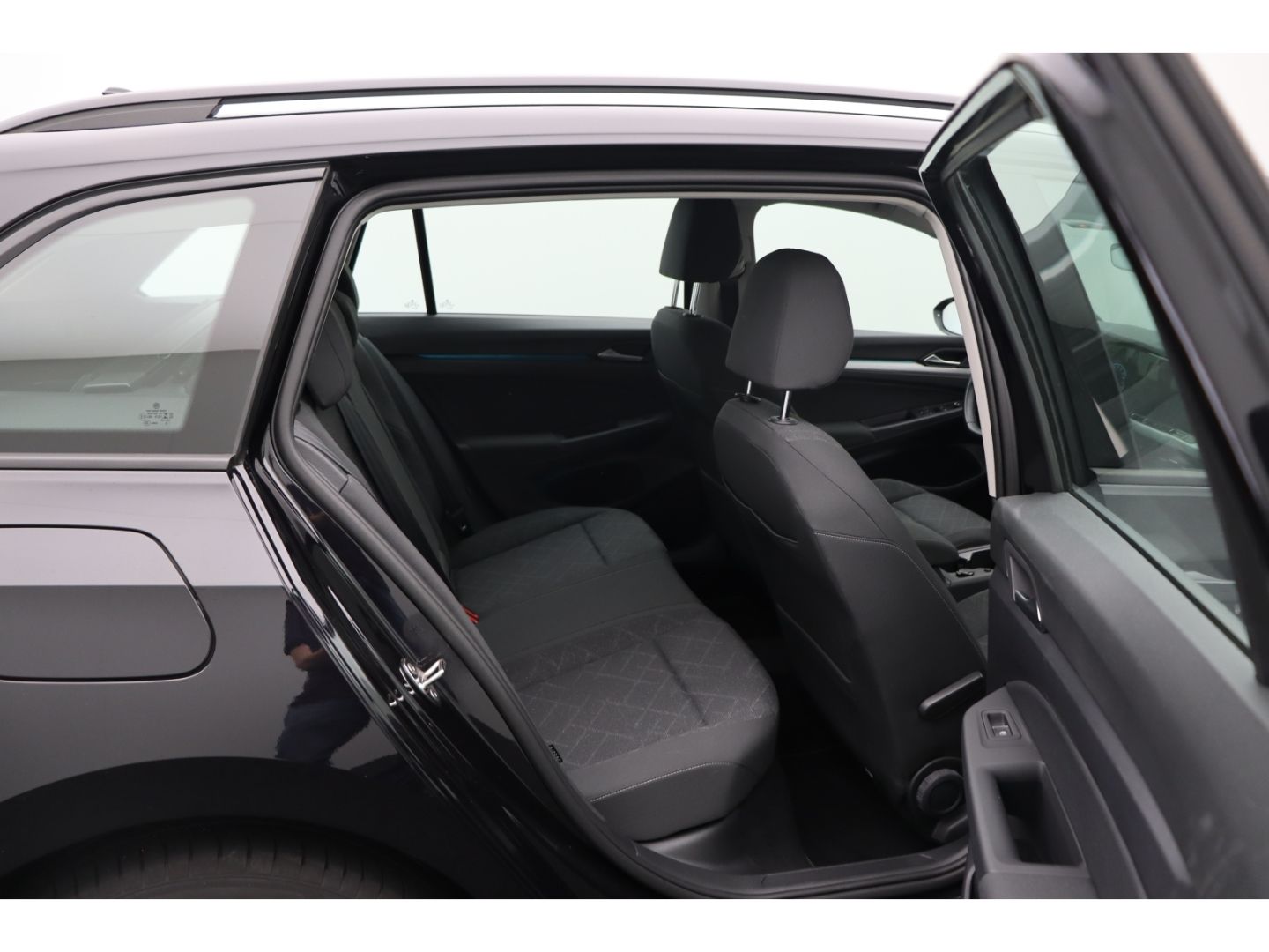 Fahrzeugabbildung Volkswagen Golf VIII Variant Life AHK SHZ ACC