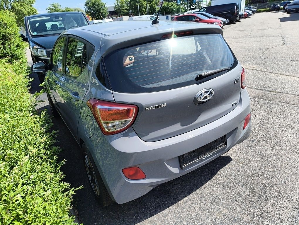 Fahrzeugabbildung Hyundai i10 1.2 FIFA World Cup Edition MOTORSCHADEN