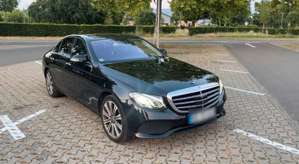 Image of Mercedes-Benz E 220