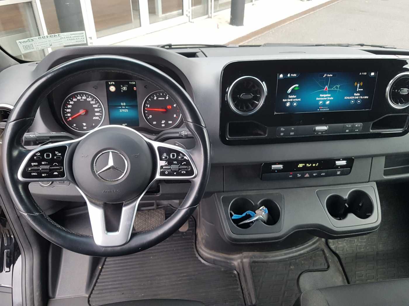 Fahrzeugabbildung Mercedes-Benz Sprinter 319 CDI 3665 9G Koffer AHK3,5 LED Stdh