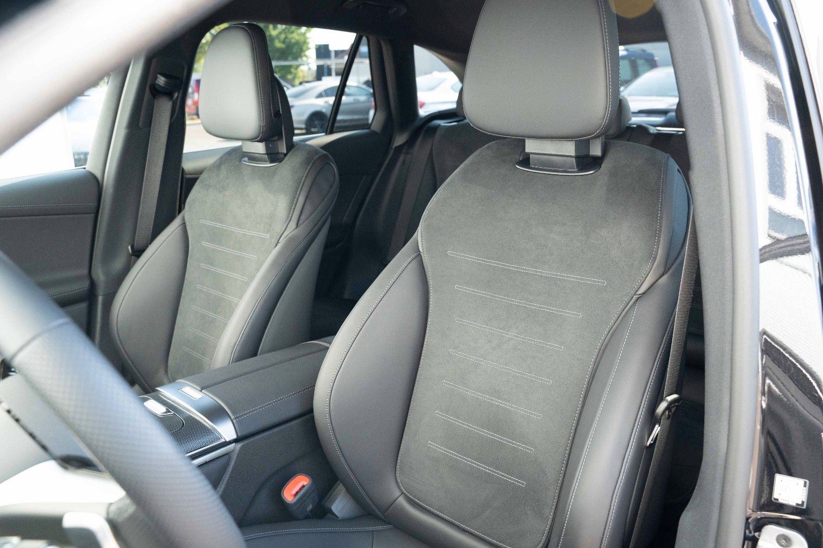 Fahrzeugabbildung Mercedes-Benz GLC 220D AMG PREM. 4MATIC BURM MBUX 20" 1.HD AHK