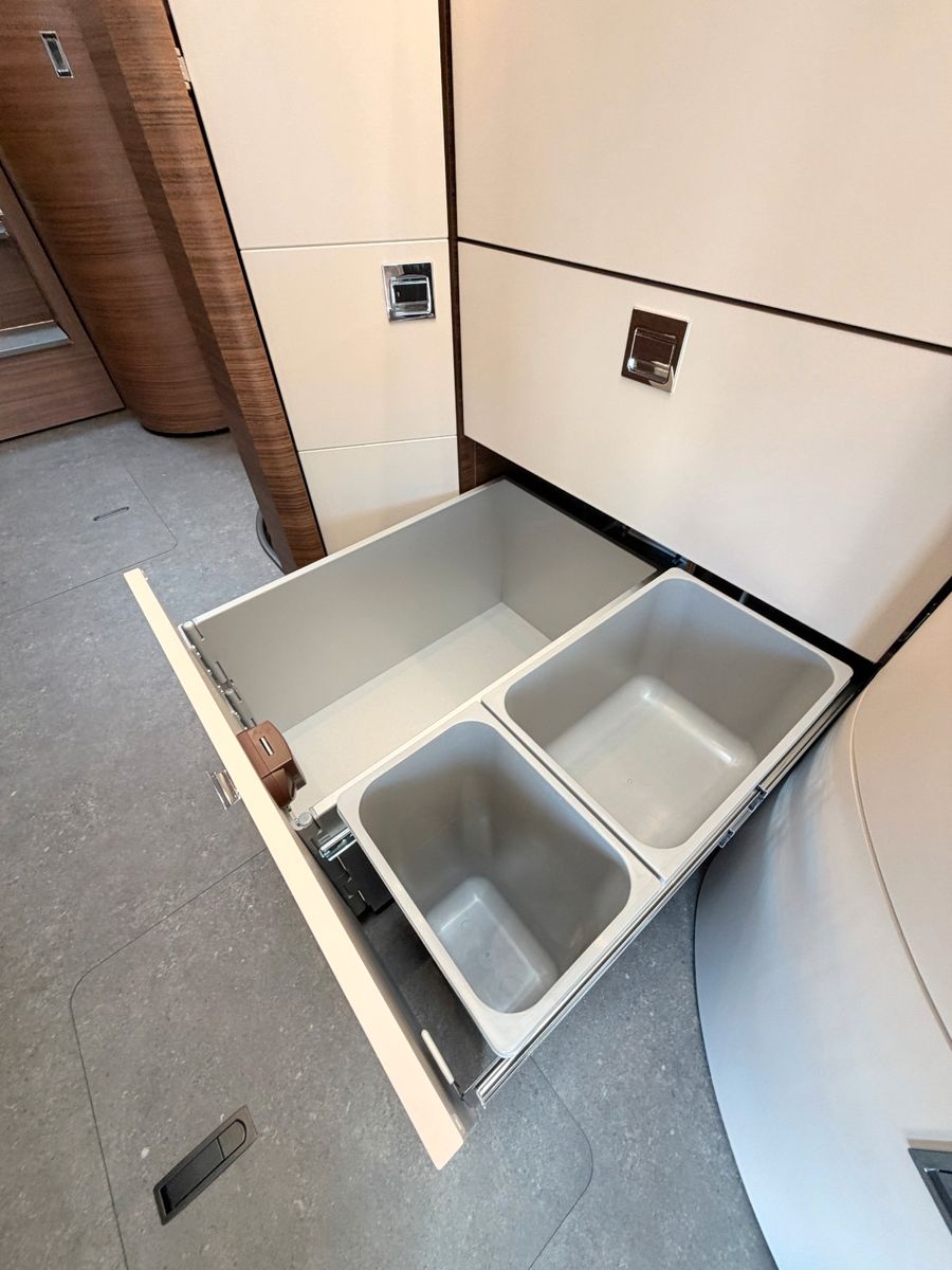 Fahrzeugabbildung Carthago chic c-line I 4.9 LE L Cortina Silverline