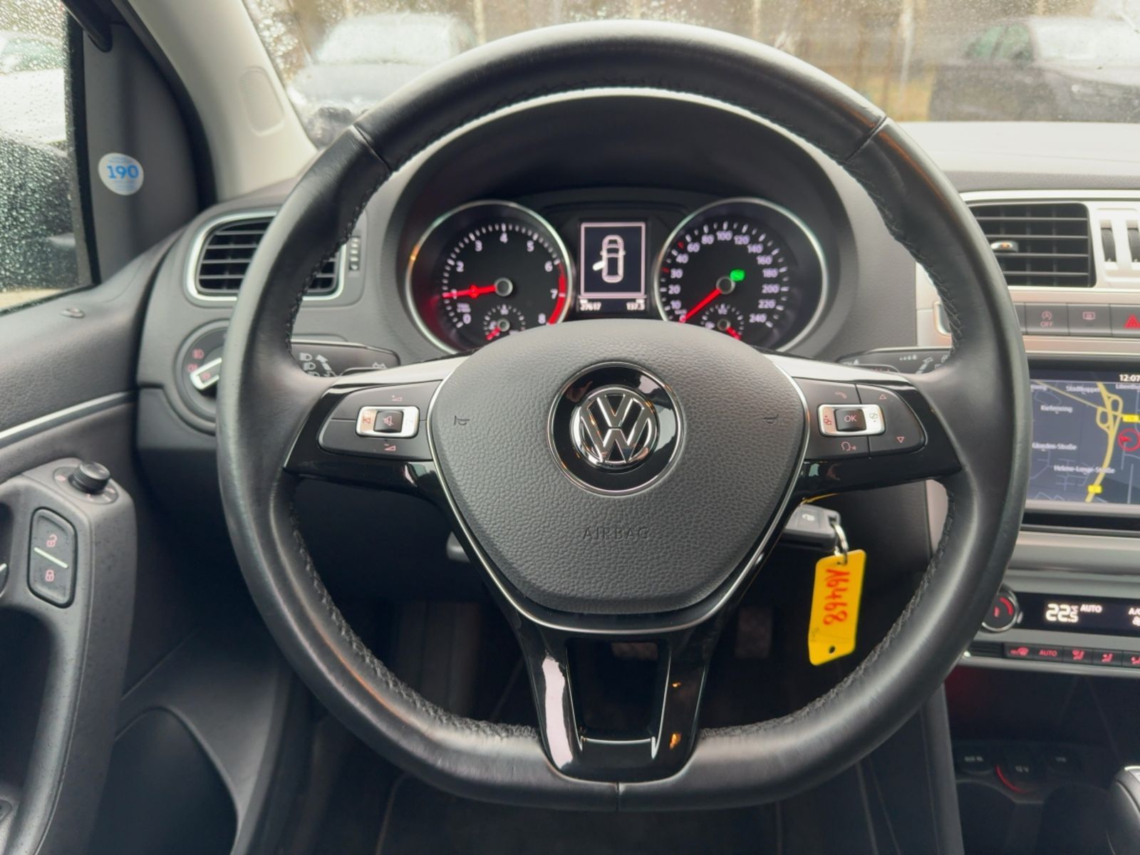 Fahrzeugabbildung Volkswagen Polo 1.2 TSI Highline Alu Navi Sitzh. Klima PDC