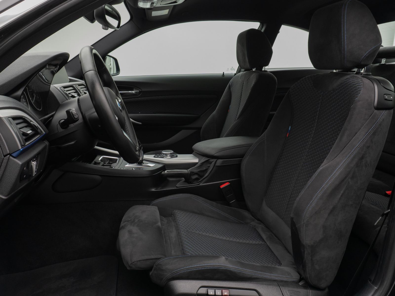 Fahrzeugabbildung BMW 228i Coupé M Sport NaviPro DAB HiFi Xenon PDC