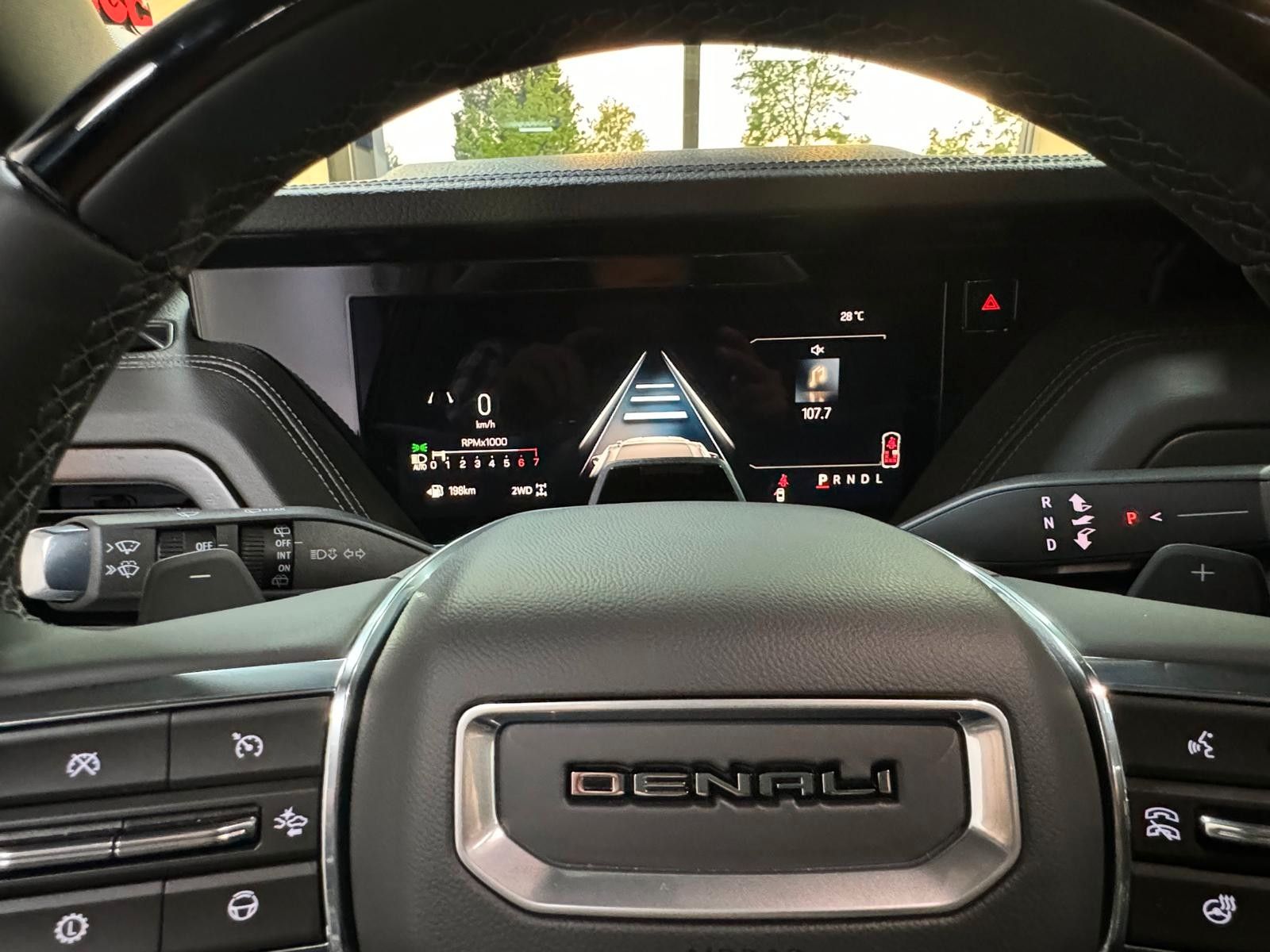 Fahrzeugabbildung GMC YUKON DENALI 2026-24" RÄDER, ENTERTAINMENT