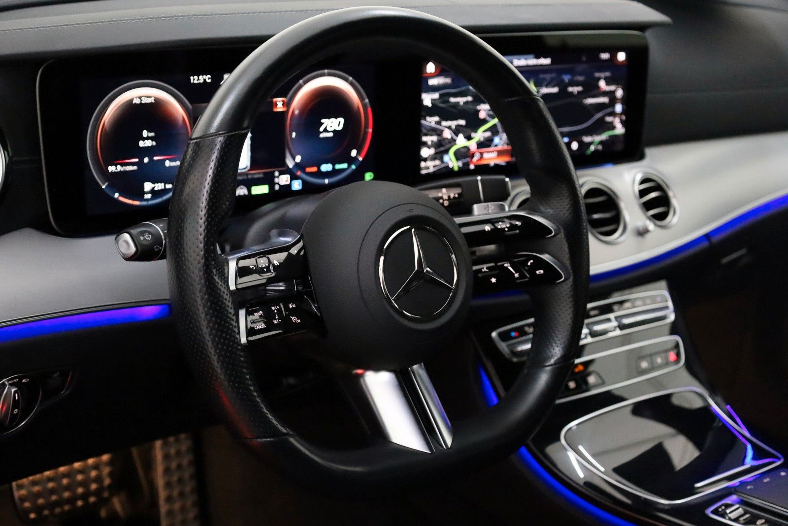 Fahrzeugabbildung Mercedes-Benz E 450 T, 4Matic,AMG Line,Panorama,360°,AHK el,WR