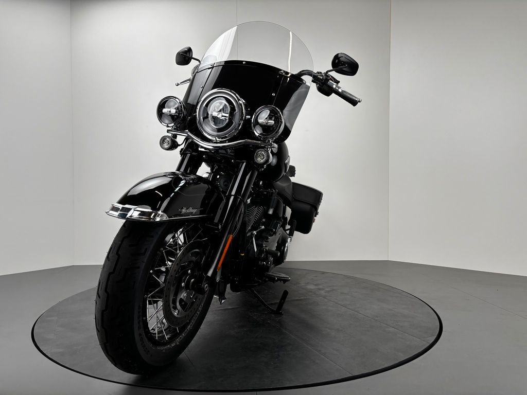 Fahrzeugabbildung Harley-Davidson SOFTAIL HERITAGE CLASSIC *KAUM KILOMETER