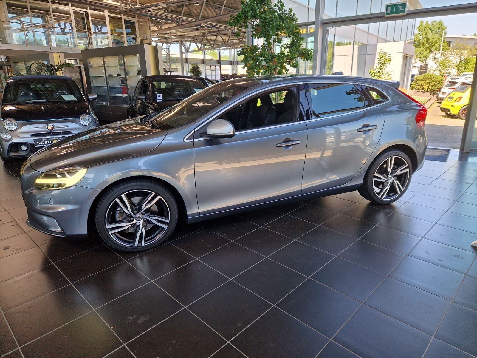 Fahrzeugabbildung Volvo V40 R-Design KLIMA LED NAVI ALU