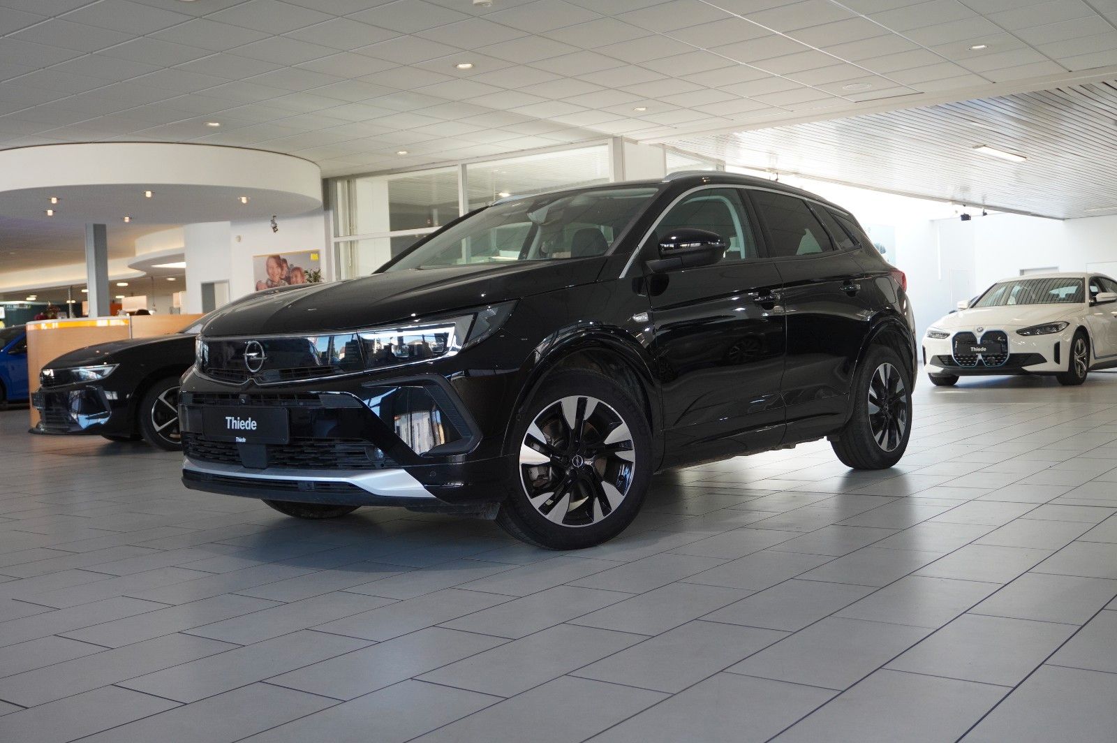 Fahrzeugabbildung Opel Grandland (X) ULTIMATE 4HYBRID NAVI/LED/360°/DAB