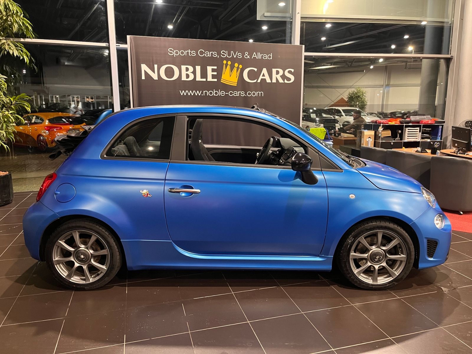 Fahrzeugabbildung Abarth 595C -BLAU MATT- LED  CARPLAY DAB ALU