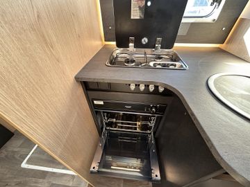 Sunlight Adventure T Ford 690L HUBBETT Backofen SAT TV 