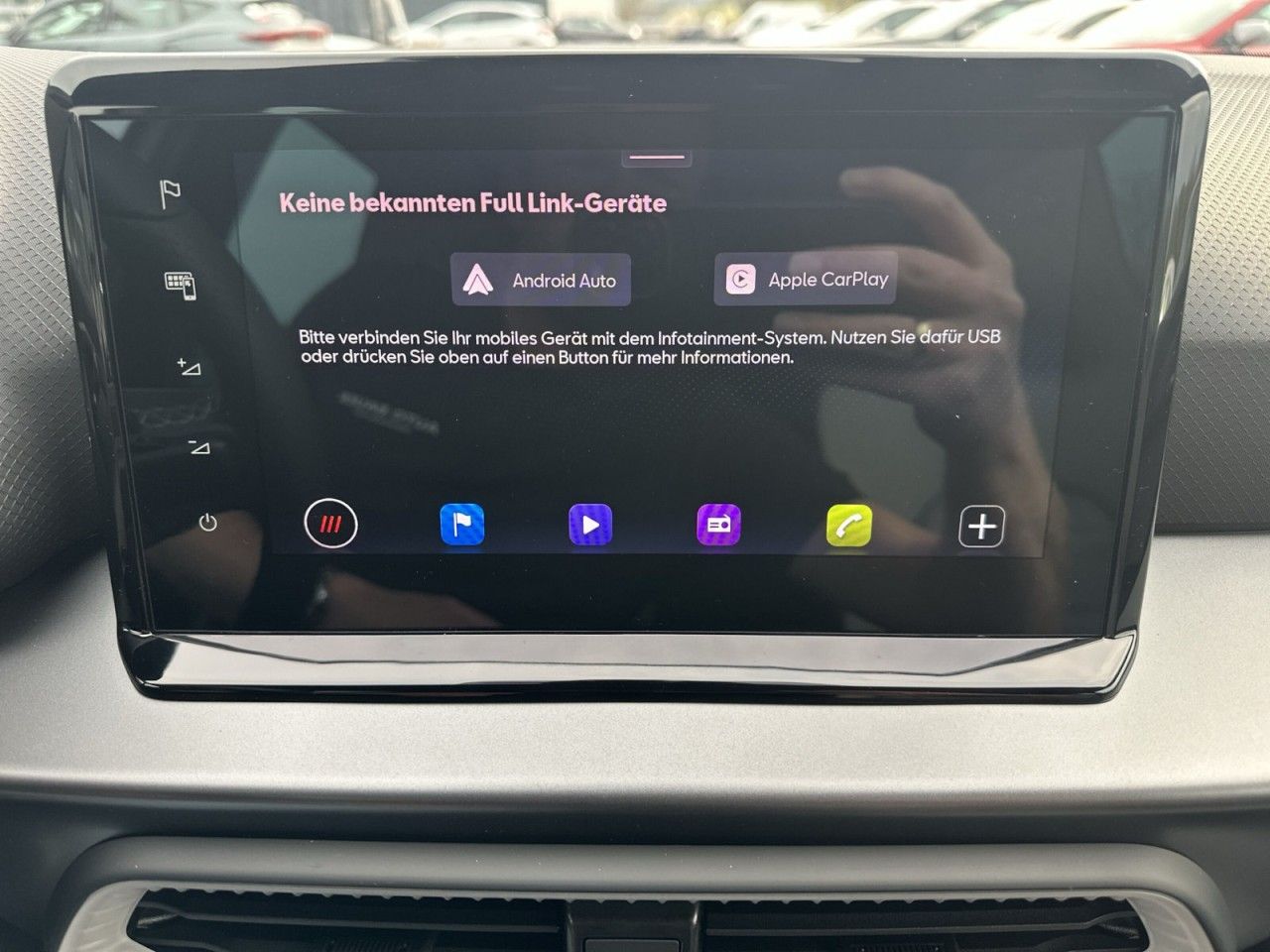 Fahrzeugabbildung SEAT Arona 1.5 TSI 110 kW FR - mit KI generiert/bearbeitet