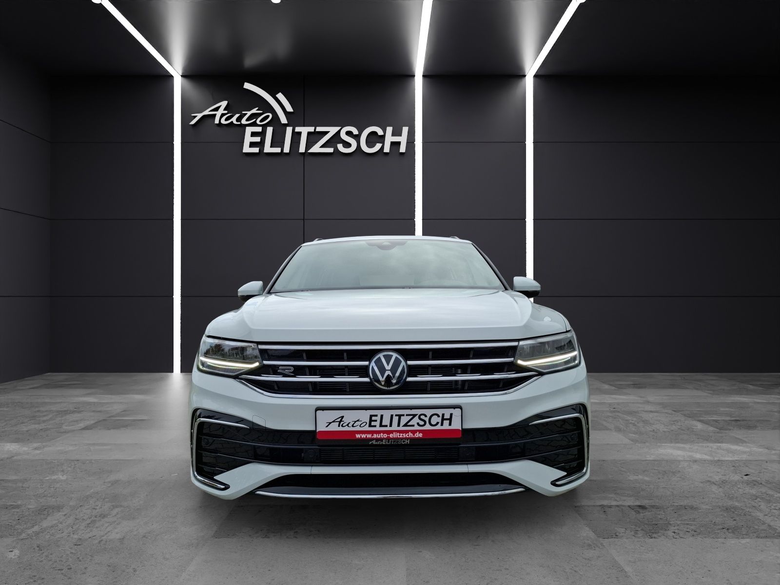 Fahrzeugabbildung Volkswagen Tiguan R-Line TSI DSG LED ACC SH LRHzg 19" AID P