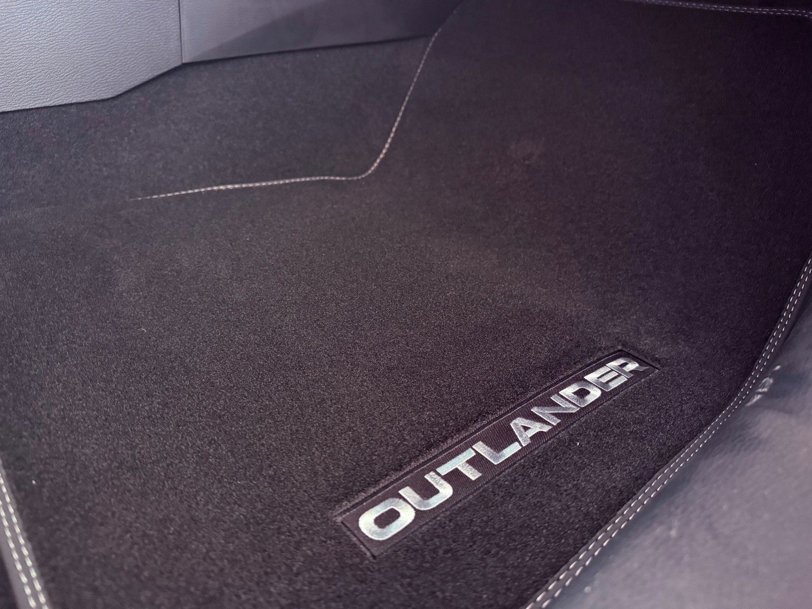 Fahrzeugabbildung Mitsubishi Outlander Intro Edi. PHEV 4WD LED AHK Kam 20"