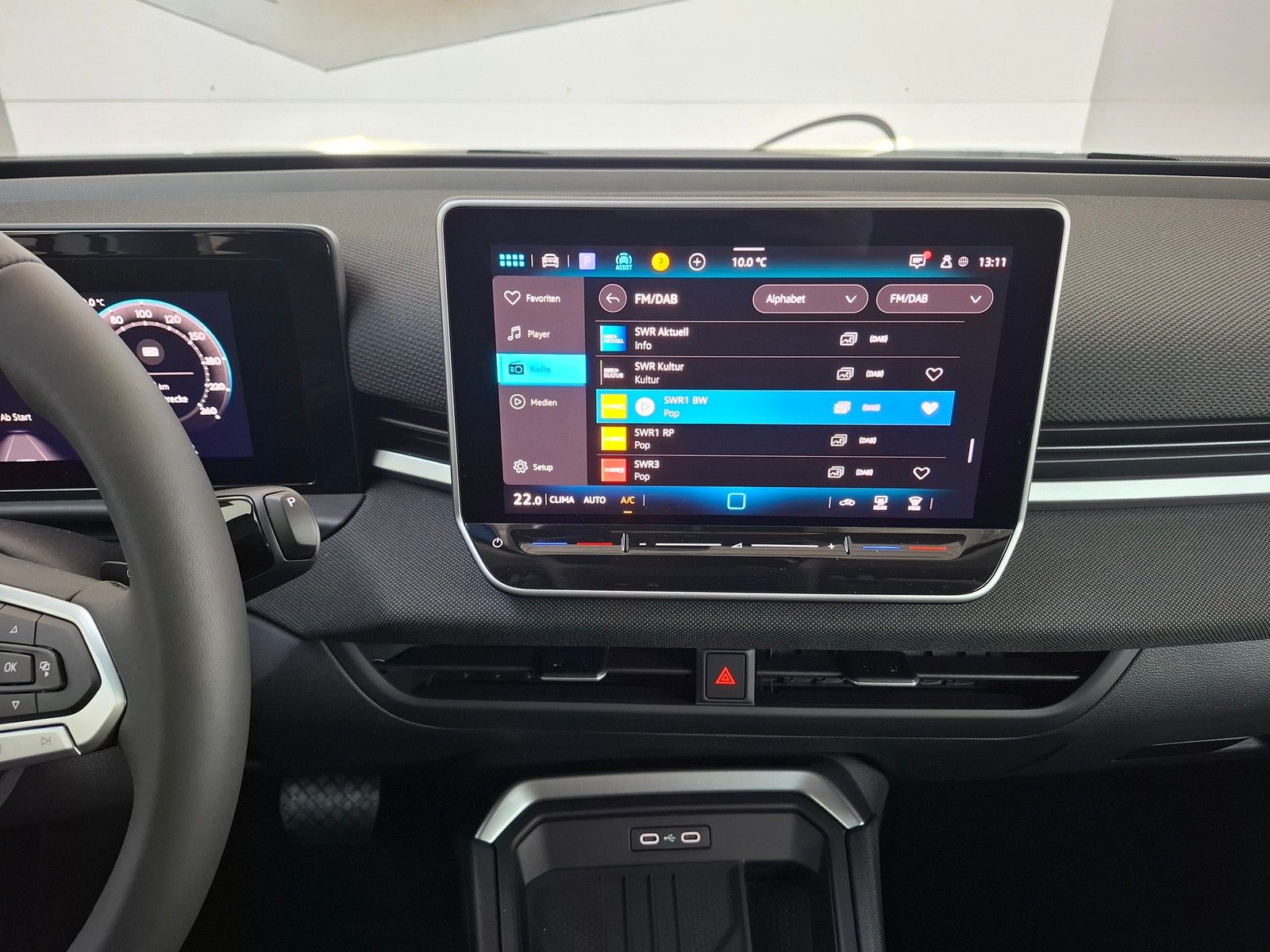 Fahrzeugabbildung Volkswagen T-Roc 1.5 eTSI DSG Trend + Light Assist+Garantie